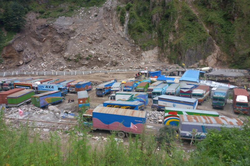 एमआरपी स्टिकर नटाँसिएका सामग्रीको भन्सार जाँचपास बन्द