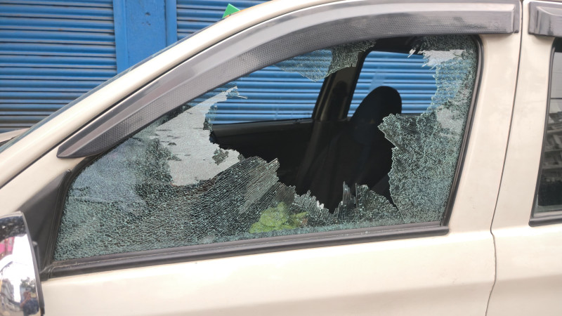 प्रचण्डको नाम लिँदै मापसे गरेका एक व्यक्तिले गरे ८ वटा गाडी तोडफोड