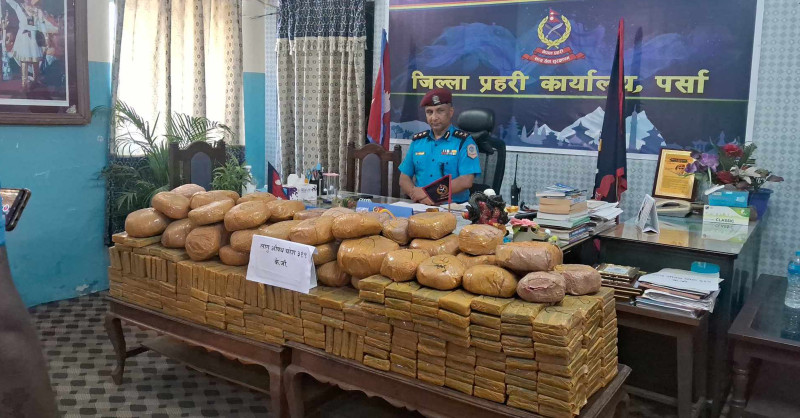 ३१९ किलो चरेशसहित एकजना पक्राउ