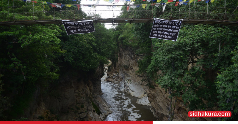 यस्तो छ ‘क्लियर’ गर्ने भनिएको चोभार गल्छी (तस्बिरहरू)