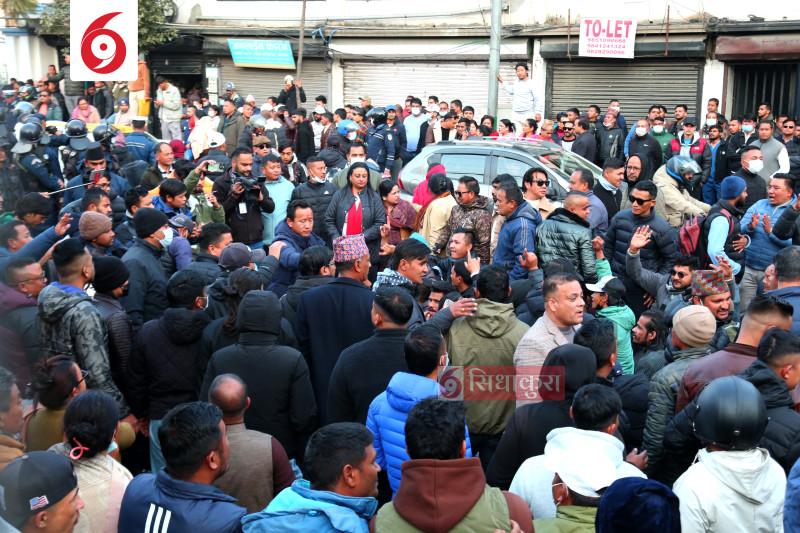 जमलमा कांग्रेसका २ पक्ष आमन–सामने, कान्तिपथ ठप्प पारेर धर्ना र नाराबाजी