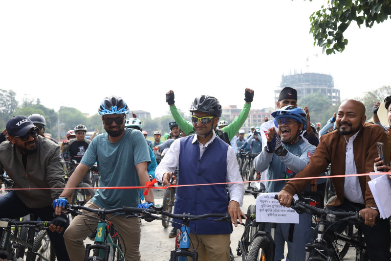 काठमाडौँमा सांसदहरूसहित साइकल र्‍याली (तस्बिरहरु)