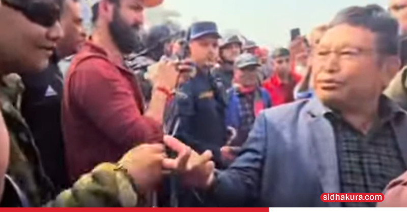 दमकमा रास्वपा र एमाले कार्यकर्ता धकेला धकेल