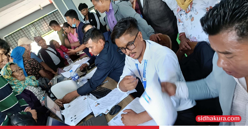 गाउँ छाडेका सेवाग्राही खोज्दै म्यादीका जनप्रतिनिधि र कर्मचारी सहरमा शिविर