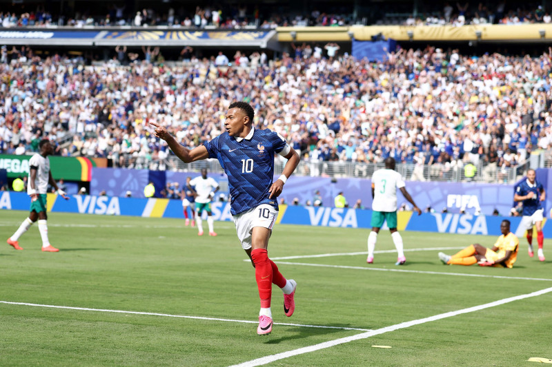फ्रान्सको जितमा एम्बाप्पेको तीन कीर्तिमान, उछिने मेसीलाई