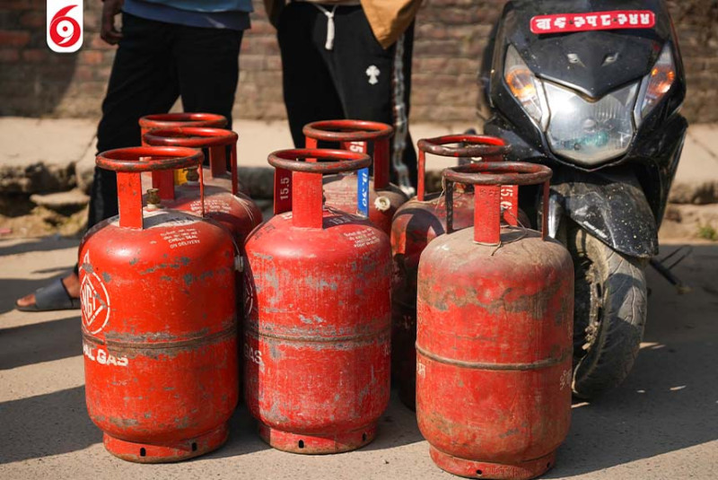 उपत्यका बाहिरबाट ‘एलपी ग्यास सिलिन्डर’ मा ‘बोटलिङ’ गर्न थालियो