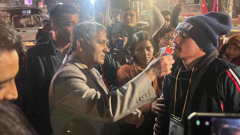 गृहमन्त्री अर्यालद्वारा ‘जेनजी’ युवाहरुको अनशन तोडाइयो