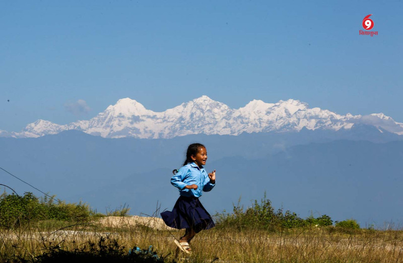 आकाश खुलेपछि नुवाकोटको सुइरेचौर बाट यस्तो देखियो हिमाल (तस्बिरहरु)