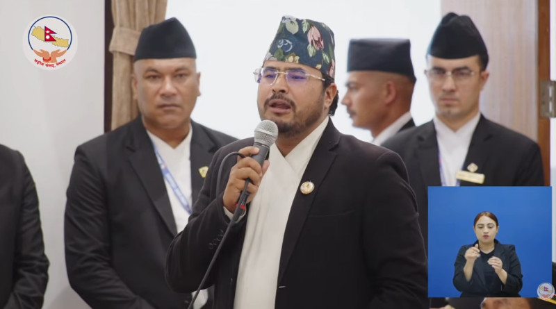 ज्ञानेन्द्र शाहीको प्रश्न : मन्त्रीहरु हेलिकप्टरमा शयर गर्न हुने, कर्णालीमा नागरिक डुब्दा उद्धार गर्न नहुने ?