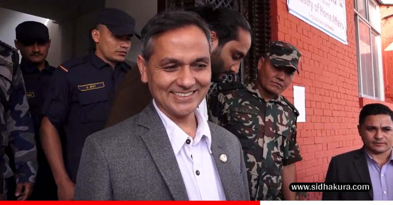 कानून भन्दा माथि बस्ने छुट ओलीलाई छैनः गृहमन्त्री अर्याल