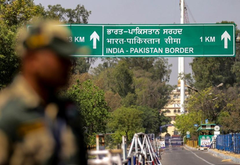 भारत र पाकिस्तानको सिमानामा रहेका बासिन्दाहरू फिर्ता