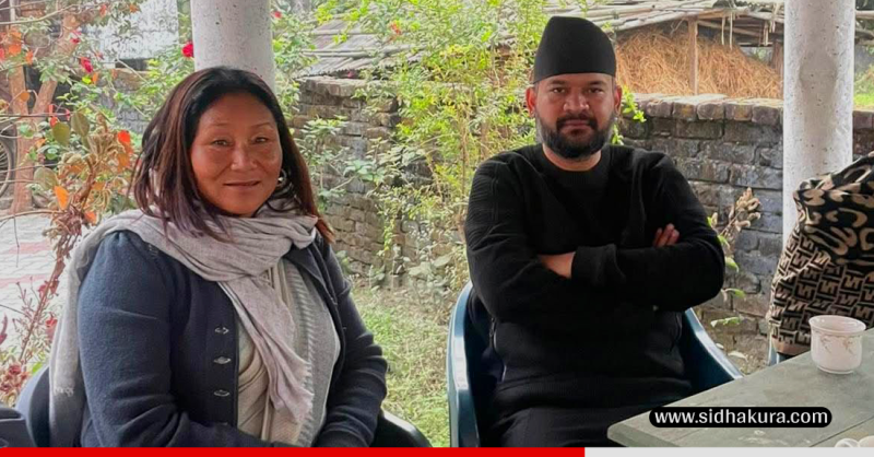 झापा–५ का उम्मेदवार बालेन शाहद्वारा झापा–२ की उम्मेदवार इन्दिरा रानामगरको घरमै पुगेर समर्थन