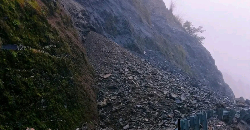 पहिरोले जयपृथ्वी राजमार्ग अवरुद्ध