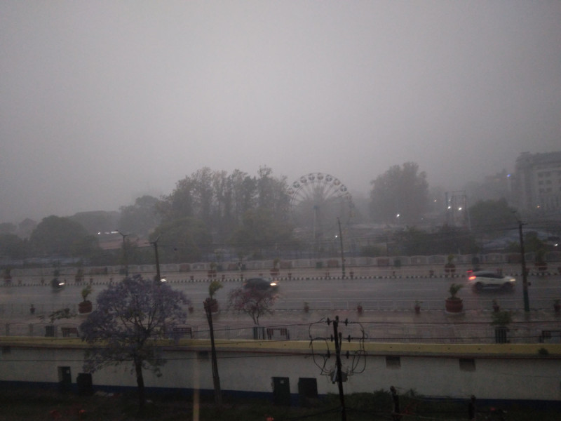काठमाडौँमा हावाहुरी सहित वर्षा, भोली बिहानसम्म जारी रहन सक्ने