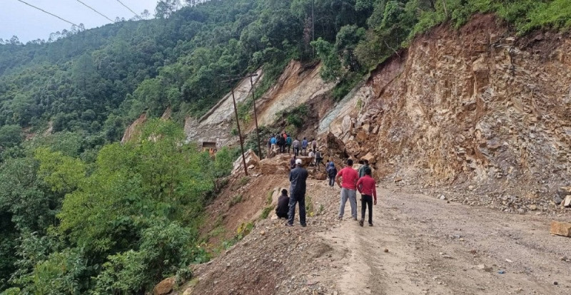 वर्षाले कान्ति लोकपथ अवरुद्ध