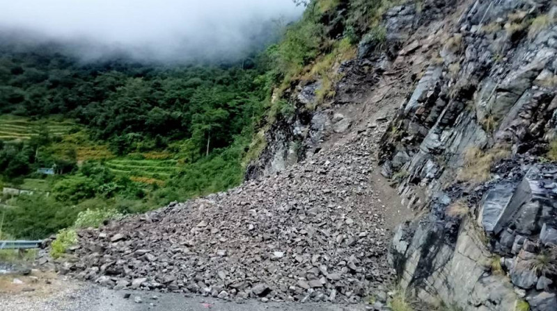 पहिराले कान्ति लोकपथ अवरुद्ध