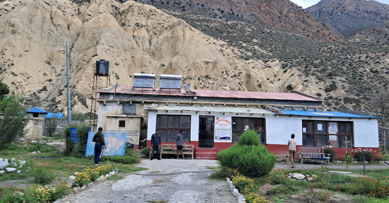 मुस्ताङ कारागारमा एउटै भवनमा बस्छन् कैदीबन्दी र सुरक्षाकर्मी