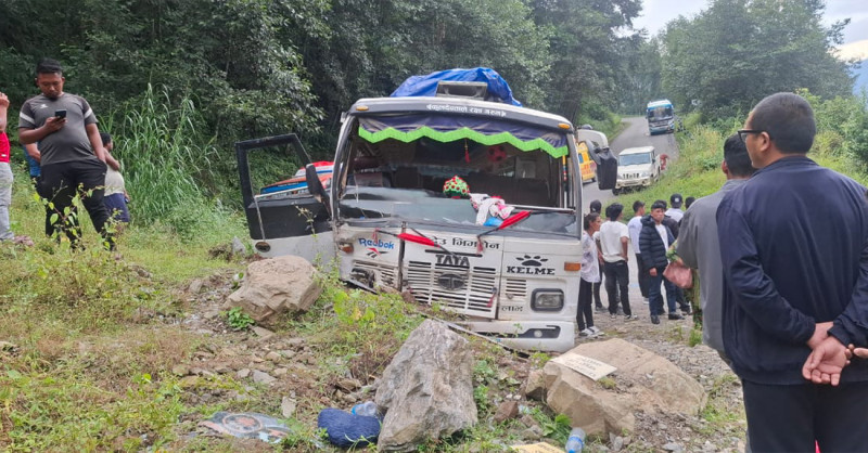 पाँचकिलोमा बस दुर्घटना, ३ जना नाबालकसहित २० जना घाइते