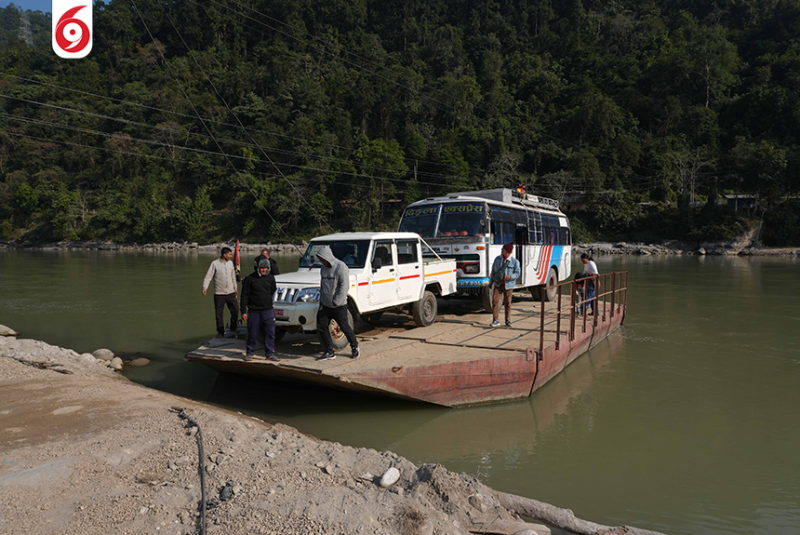 भोजपुर–सङ्खुवासभा जोड्ने अरुण नदीमा पुल नहुँदा नागरिकलाई सास्ती(तस्बिरहरू)