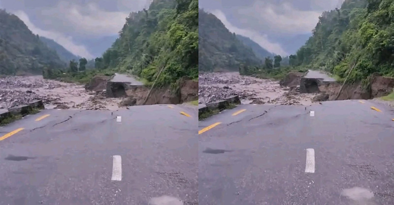 कोशी राजमार्ग बाढीले बगायो, यातायात अवरुद्ध