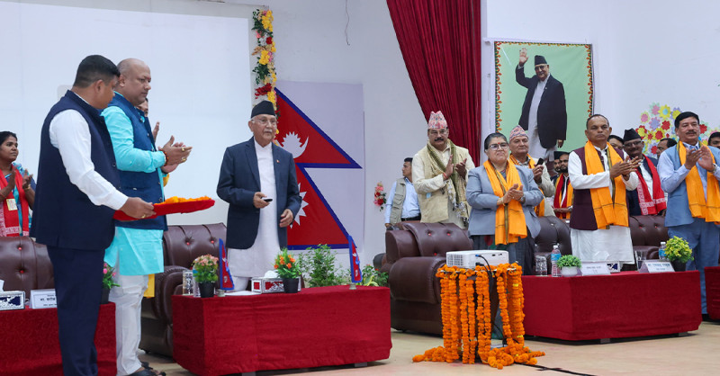 प्रधानमन्त्री ओलीद्वारा एकैपटक मधेस प्रदेशका ६४ सडक योजनाको शिलान्यास