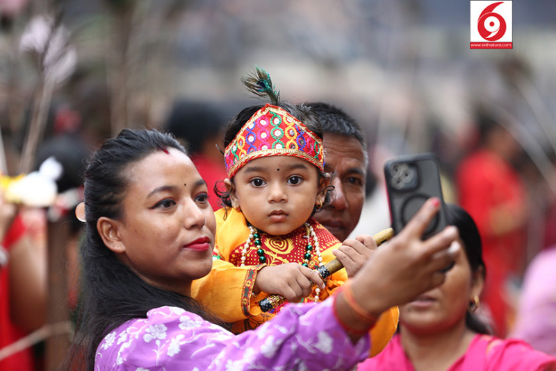 श्रीकृष्ण जन्मष्टमी पाटनको कृष्ण मन्दिरमा श्रद्धालुहरूको भीड