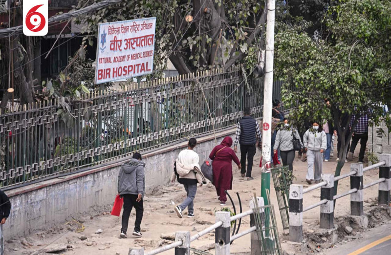 वीर अस्पतालदेखि जमलसम्मको फुटपाथमा धराप