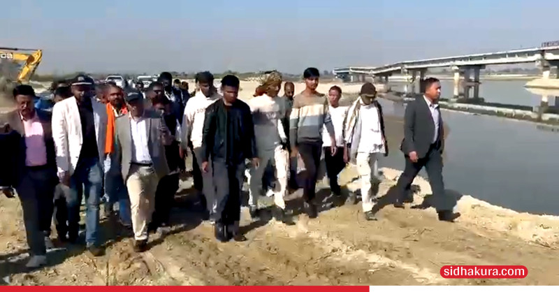 मन्त्री घिसिङद्वारा कमला नदीमा निर्माणाधीन पुलको स्थलगत अनुगमन