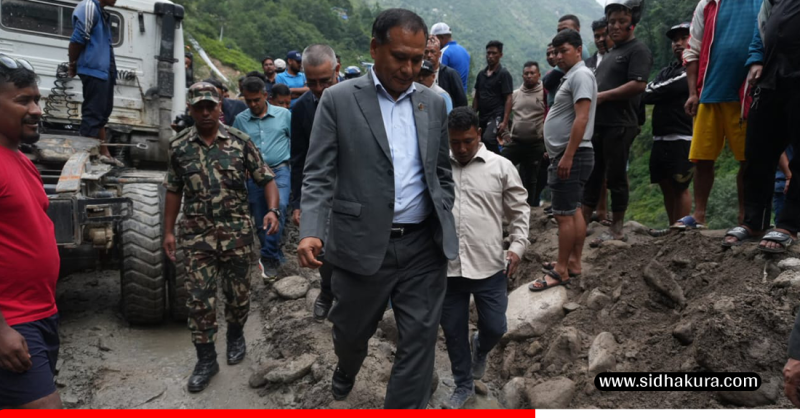दुई महिनादेखि अवरुद्ध अरनिको राजमार्ग निरीक्षणमा पुगे मन्त्री घिसिङ