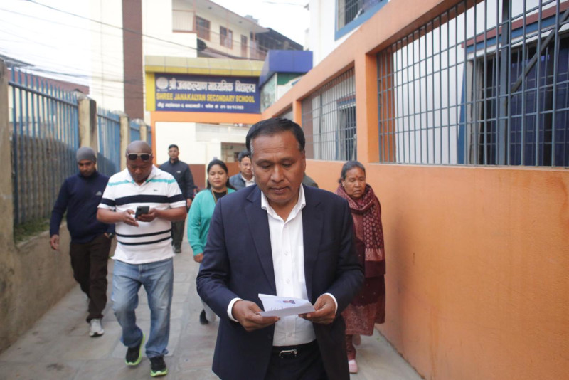 कुलमान घिसिङले बौद्धबाट गरे मतदान