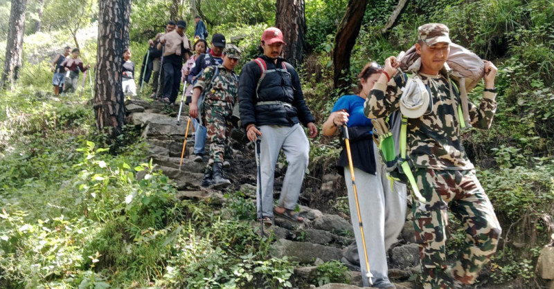 गोसाइँकुण्ड क्षेत्रमा पदयात्रामा गएका १२ जनाको उद्धार