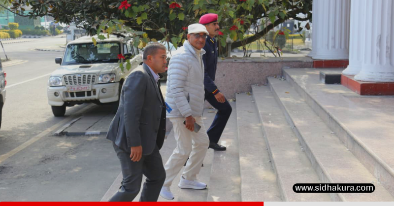 बयानका लागि जाँचबुझ आयोगमा पुगेका रमेश लेखक