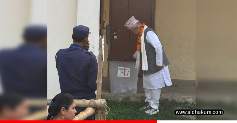 पूर्वप्रधानमन्त्री माधवकुमार नेपालद्वारा मतदान