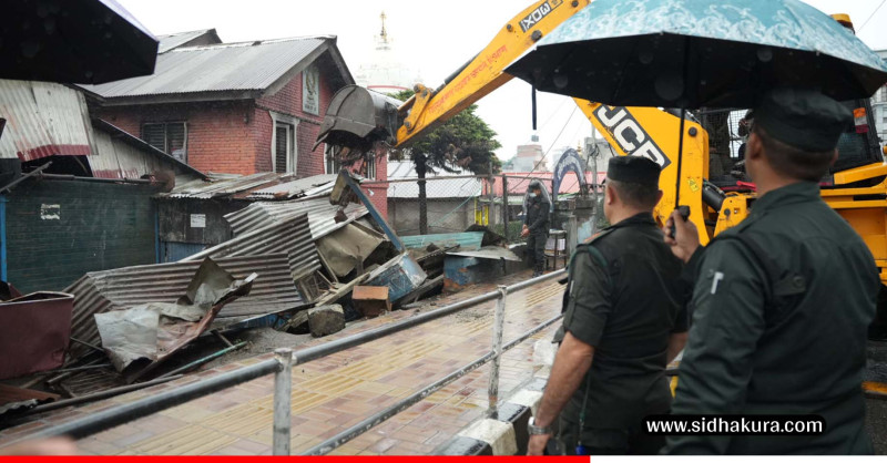 थापाथलीस्थित राम मन्दिर परिसरमा काठमाडौं महानगरपालिकाले चलायो डोजर(तस्बिरहरु)
