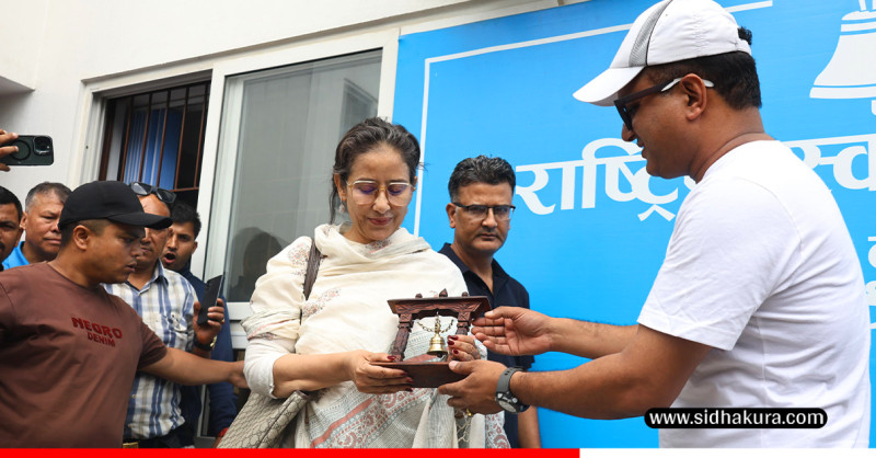 रवि लामिछानेको पक्षमा हस्ताक्षर गर्दै मनिषा कोइरालाले भनिन्– “राज्यबाट अन्याय भयो”
