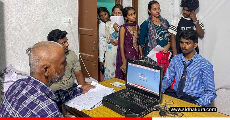 मतदाता नामावली दर्ताका लागि प्रदेश निर्वाचन कार्यालय जनकपुरधाममा सर्वसाधारणको भिड(तस्बिरहरु)