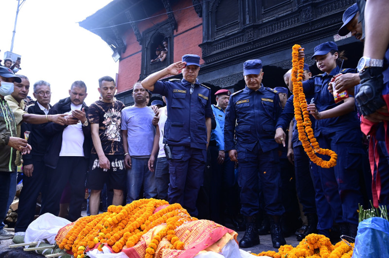 आन्दोलनमा ज्यान गुमाएका प्रहरीका परिवारलाई प्रहरीले १० लाख दिने