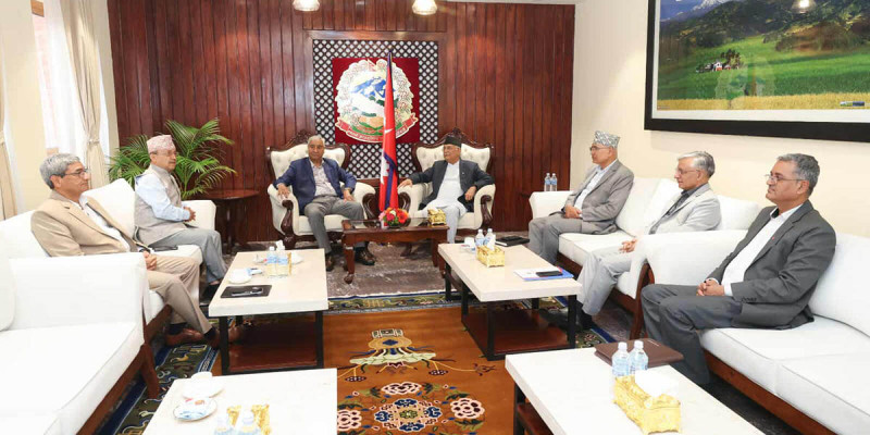 प्रधानमन्त्रीसहित एमाले र कांग्रेसका शीर्ष नेताहरु छलफलमा