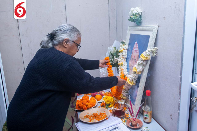 प्रधानमन्त्री कार्कीद्वारा ओली परिवारलाई समवेदना व्यक्त(तस्बिरहरु)