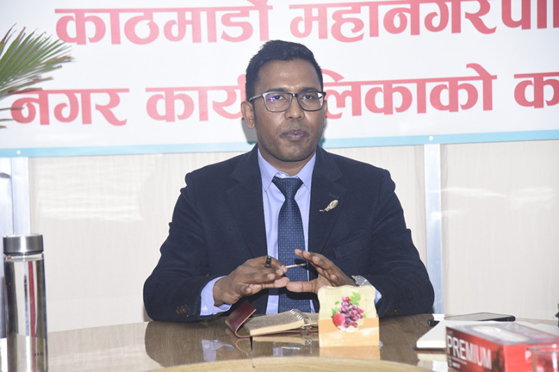 काठमाडाैँ महानगरका तत्कालीन प्रमुख प्रशासकीय अधिकृत प्रदीप परियारसहित ७ जनाविरुद्ध भ्रष्टाचार मुद्दा दायर