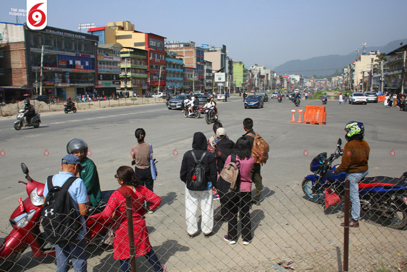 सार्वजनिक यातायात ठप्प भएपछि सर्वसाधारणलाई सास्ती (तस्बिरहरू)
