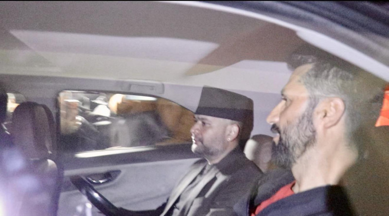 मध्यरातमा सकियो रवि र बालेनको बैठक, एउटै गाडीमा सवार