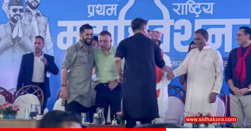 तीन वर्षपछि रबि-गगन भेट र अंकमाल