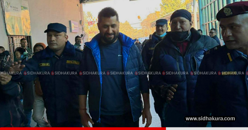 भैरहवा विमानस्थल नखुलेपछि चितवन हुँदै रवि भैरहवाका लागि निस्किए