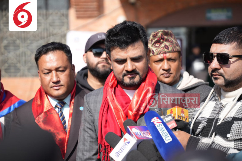 भक्तपुर २ बाट रास्वपाका राजीब खत्रीले दर्ता गरे उम्मेदवारी (फाेटाे फिचर)