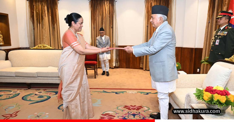 राष्ट्रपतिसमक्ष चार राजदूतद्वारा ओहोदाको प्रमाणपत्र पेस