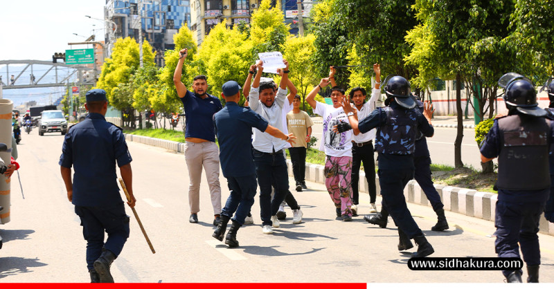 रेविकाको न्यायको लागि संसद् भवन बाहिर प्रदर्शन, ८ जना पक्राउ