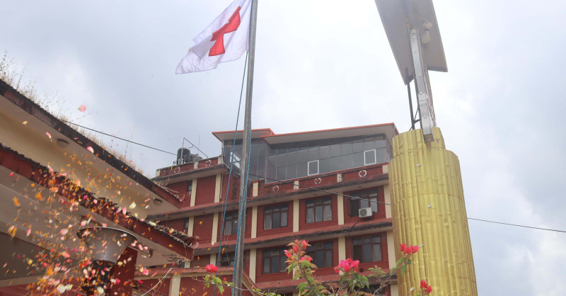 झन्डोत्तोलन गर्दै मनाइयो नेपाल रेडक्रस स्थापना दिवस
