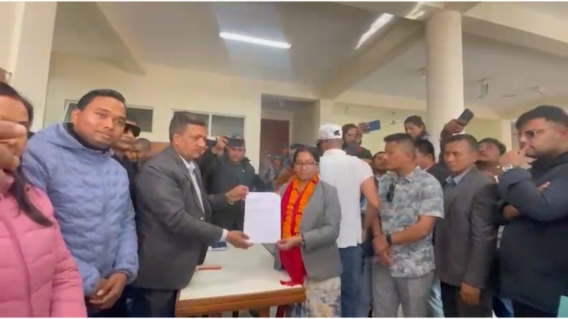 चितवन ३ बाट नेकपाकी रेणु दाहालले दर्ता गरिन मनाेनयन