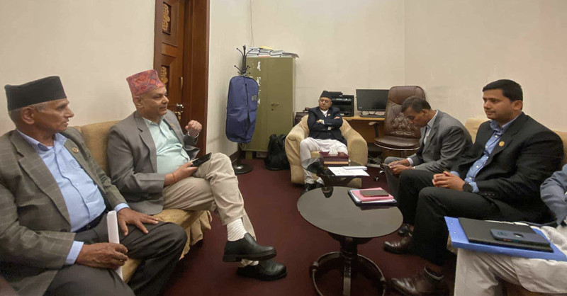 संसदको गतिरोध अन्त्य गर्न एमाले, कांग्रेस र माओवादीका प्रमुख सचेतकसँग सभामुखको छलफल